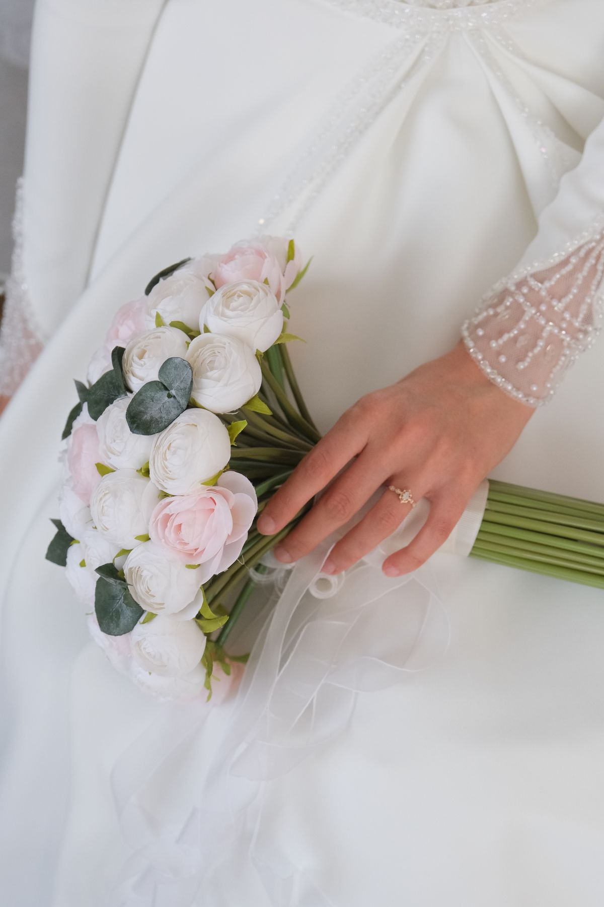 A bouquet of white roses with pearls